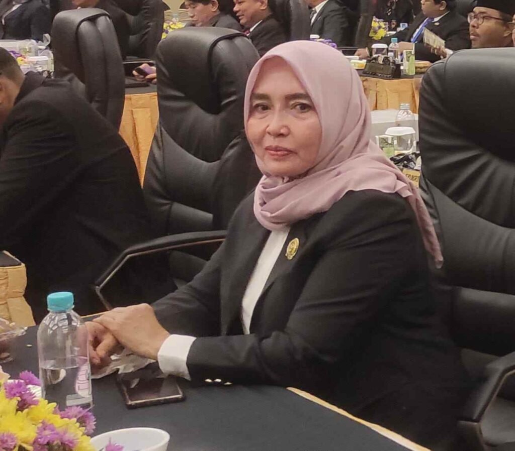 Hj Kasmah Mendukung Rencana Dispustakar Bangun Cafe di Perpustakaan Balikpapan