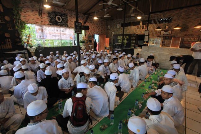 Program Buka Puasa Berkah Se-Kaltim Hari Pertama, Semangati 450 sSantri Tahfidz