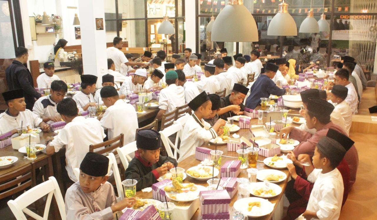 Program Buka Puasa Berkah Se-Kaltim Hari Pertama, Semangati 450 sSantri Tahfidz