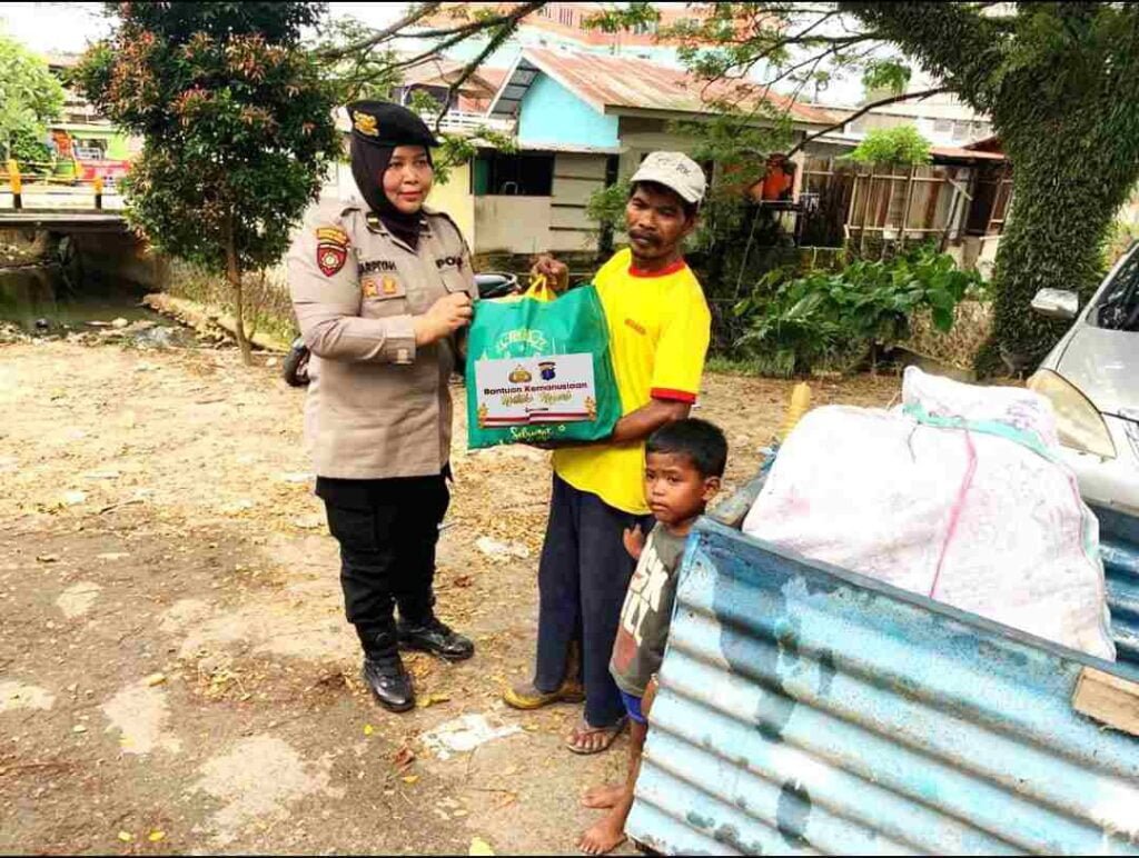 Wujud Kepedulian, Ditpamobvit Polda Kaltim Kembali Salurkan Bansos Kepada Masyarakat Kurang Mampu