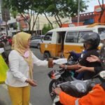 Hari ke-11 Ramadhan, Anggota DPRD Balikpapan Hj Kasmah Berbagi Takjil Gratis untuk Masyarakat