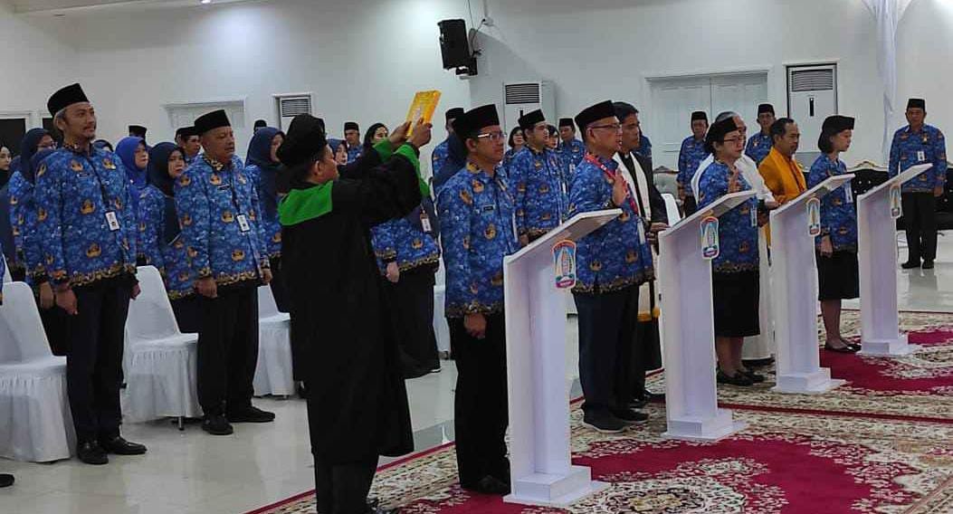 Pemkot Balikpapan Mengukuhkan Pejabat Tinggi Pratama dan Sutadi Kembali Dilantikan Sebagai Kesbangpol