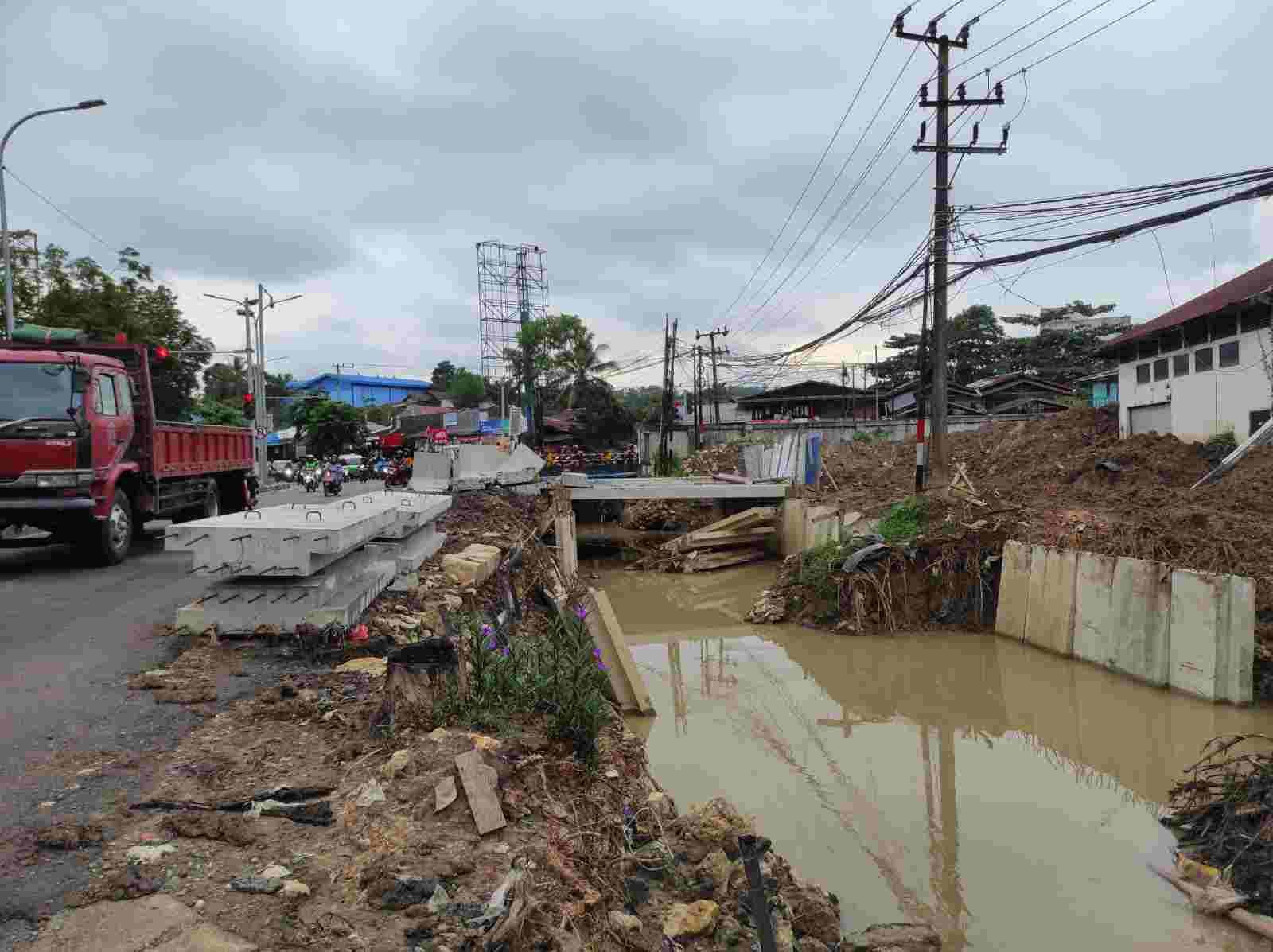 Pantau Pengerjaan DAS Ampal: DPU Balikpapan dan PT Fahreza Hadapi Kendala Cuaca dan Utilitas