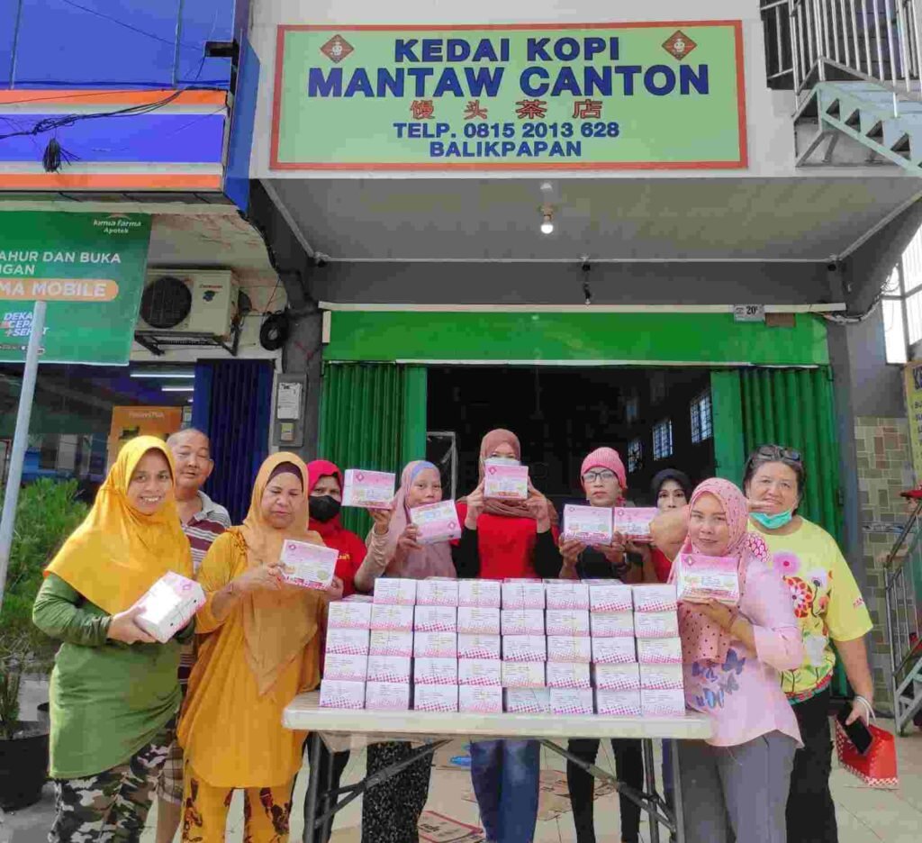Hari ke-14 Ramadhan, Kedai Kopi Mantaw Canton Bagikan Ratusan Takjil ke Pengendara