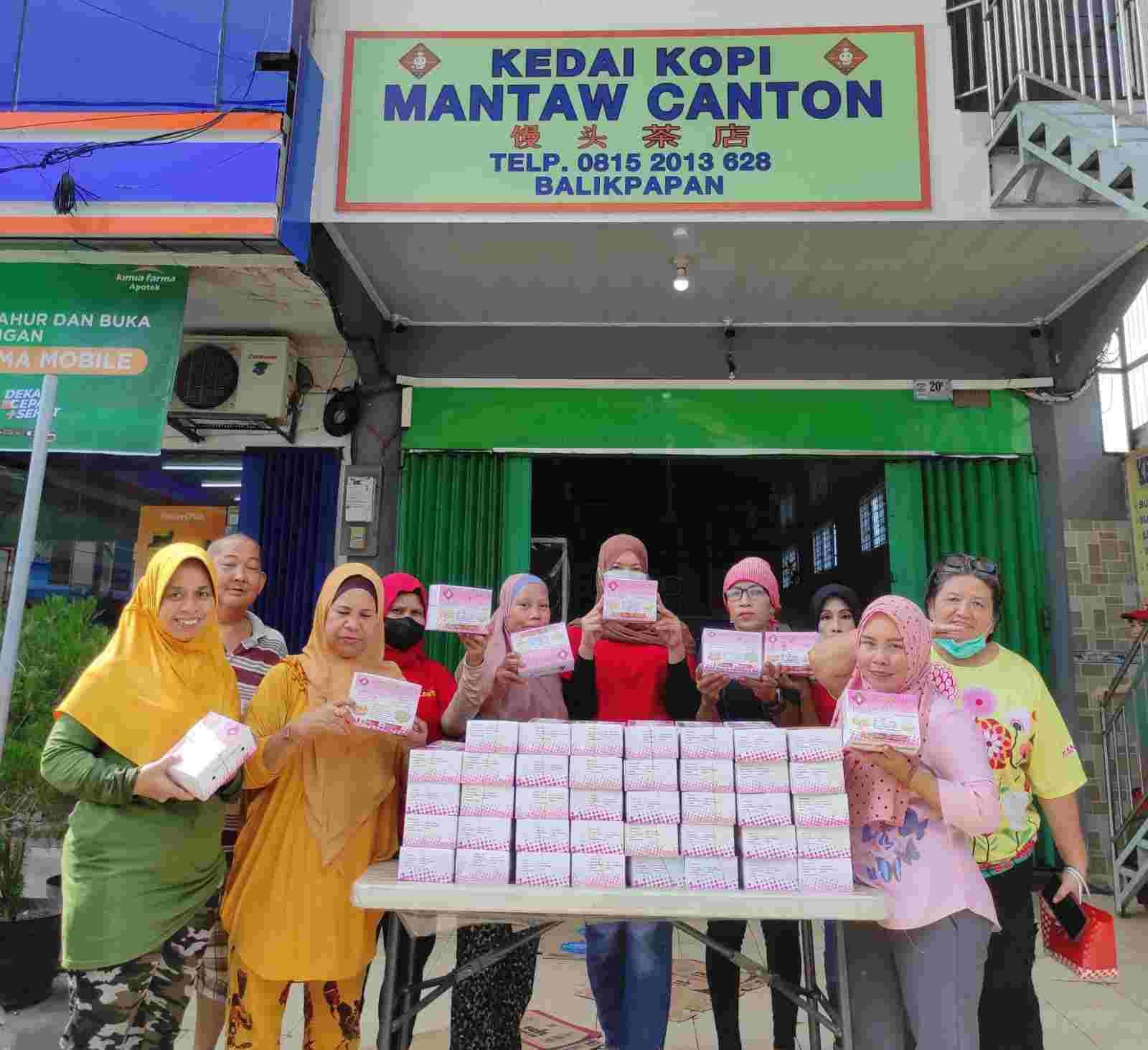 Hari ke-14 Ramadhan, Kedai Kopi Mantaw Canton Bagikan Ratusan Takjil ke Pengendara
