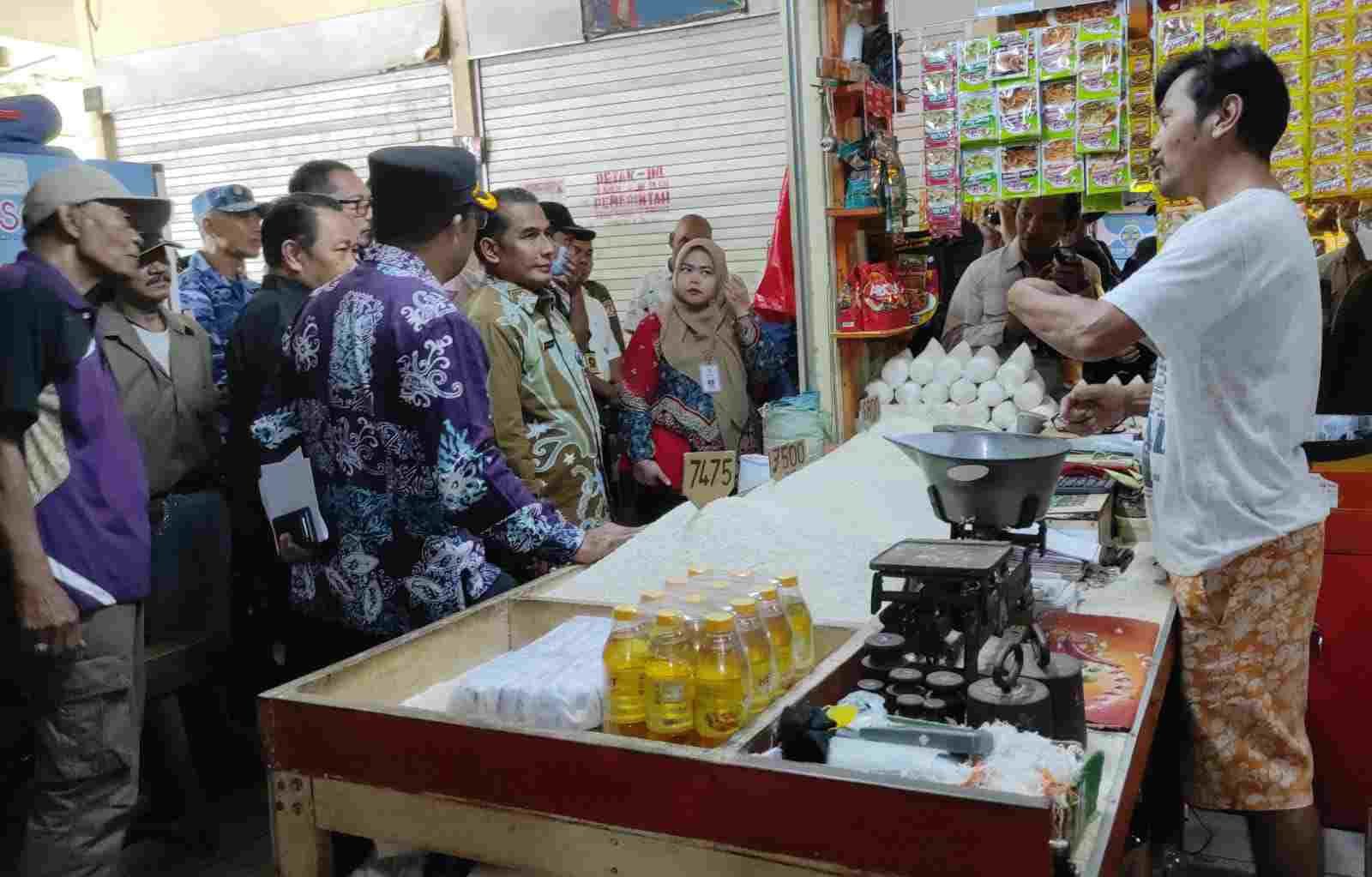 Pemkot Gelar Sidak di Pasar Pandansari dan di Hypermart, Temukan Isi Parsel Mendekati Kadaluwarsa