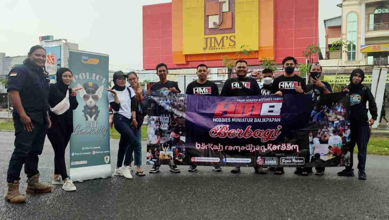 Komunitas mainan HMB berkolaborasi Bersama Komunitas Kucing PCC Berbagi Takjil untuk Pengguna Jalan