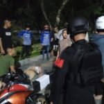 Quick Respon, Brimob Polda Kaltim Bantu Evakuasi Korban Lakalantas Dini Hari