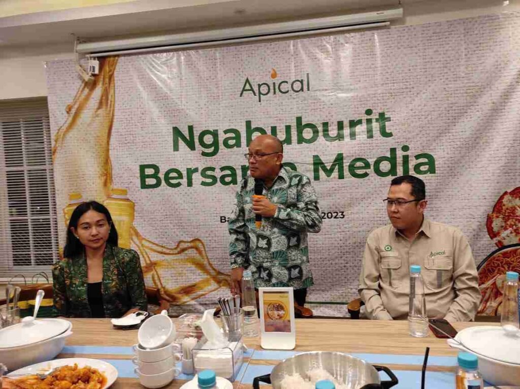 Dua Produk Minyak Goreng Camar dan Harumas, Diperkenalkan Apical Group
