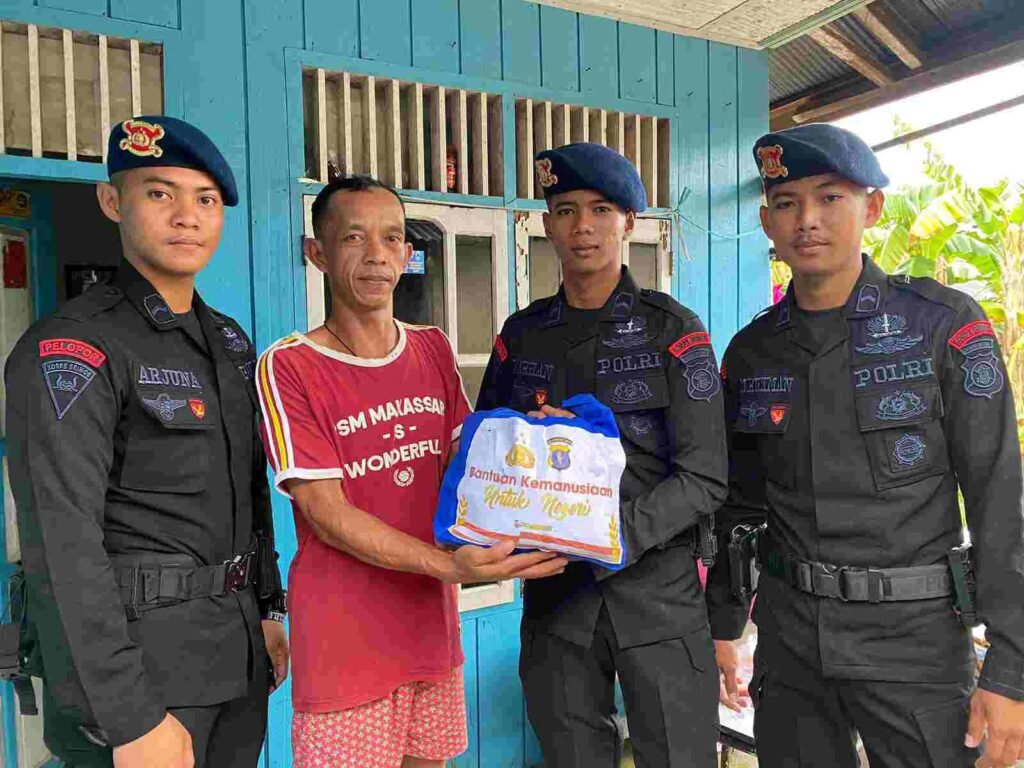 Bantuan Kemanusiaan Untuk Negeri, Brimob Kaltim Distribusikan Bansos Jelang Idul Fitri