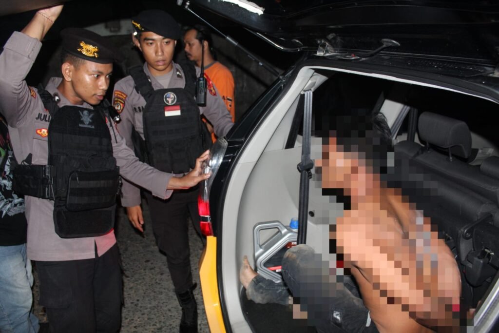 Mabok!!! Duda Anak Satu Mengamuk Serang Ayah dan Adik