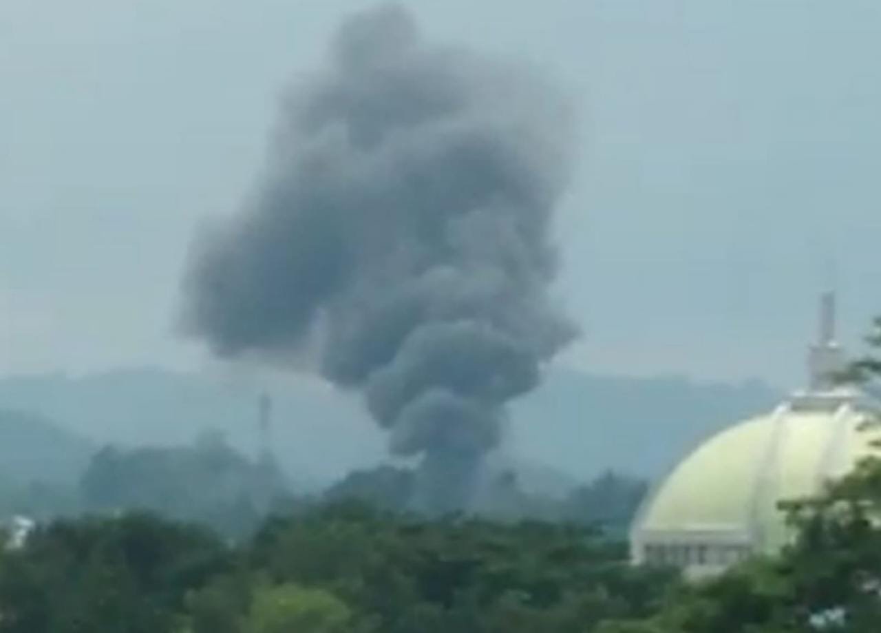 Kepulan Asap Hitam Terlihat Di Samarinda, Gudang Pengepul Plastik Bekas di Sempaja Timur Terbakar