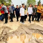 Jokowi Mempersilahkan Masyarakat Melaporkan Jalan Rusak Melalui Medsos Miliknya