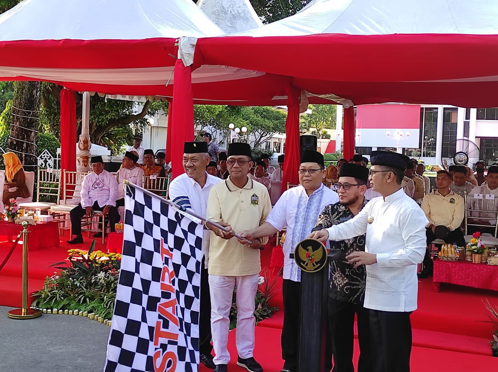 Kontes Puluhan Peserta Karnaval Meriahkan Pawai Ta’aruf MTQ Tingkat Kaltim di Kota Balikpapan