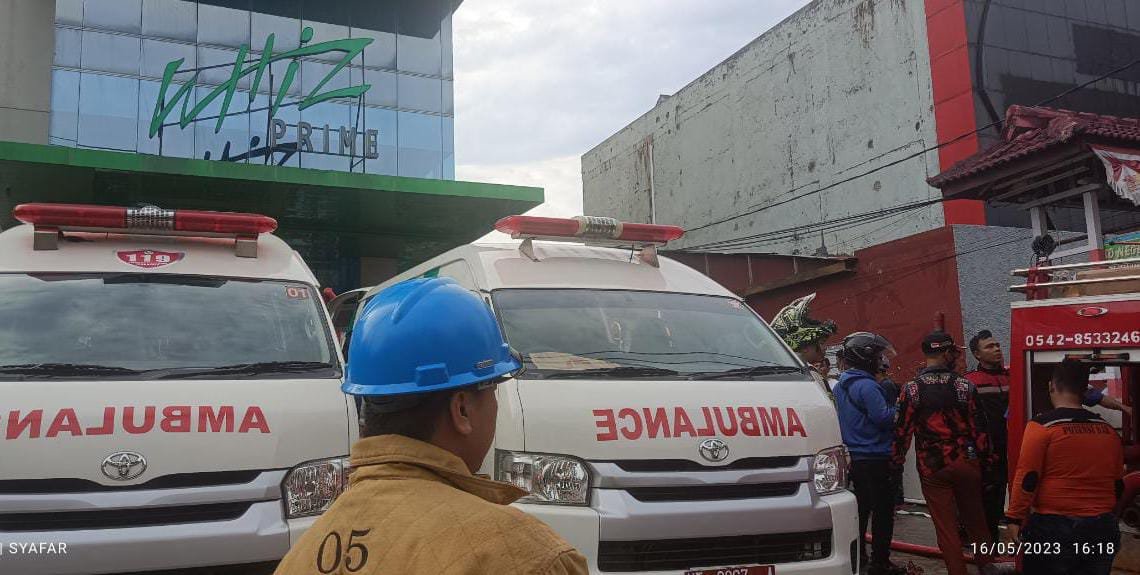 Hotel Whiz Prime di Balikpapan Terbakar, Kepulan Asap Terlihat di Lantai Atas