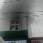 Hotel Whiz Prime di Balikpapan Terbakar, Kepulan Asap Terlihat di Lantai Atas