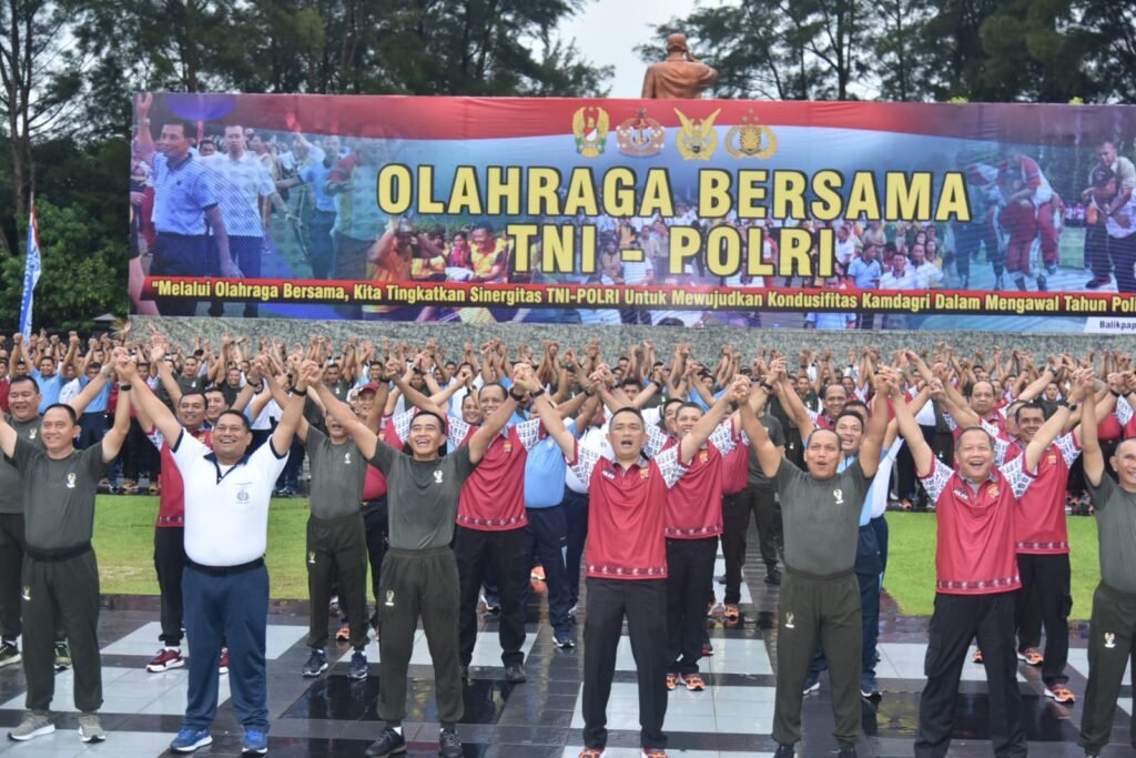 Dengan Jalin Keakraban, Kodam VI/Mlw Bersama Polda Kaltim Gelar Olahraga Bersama