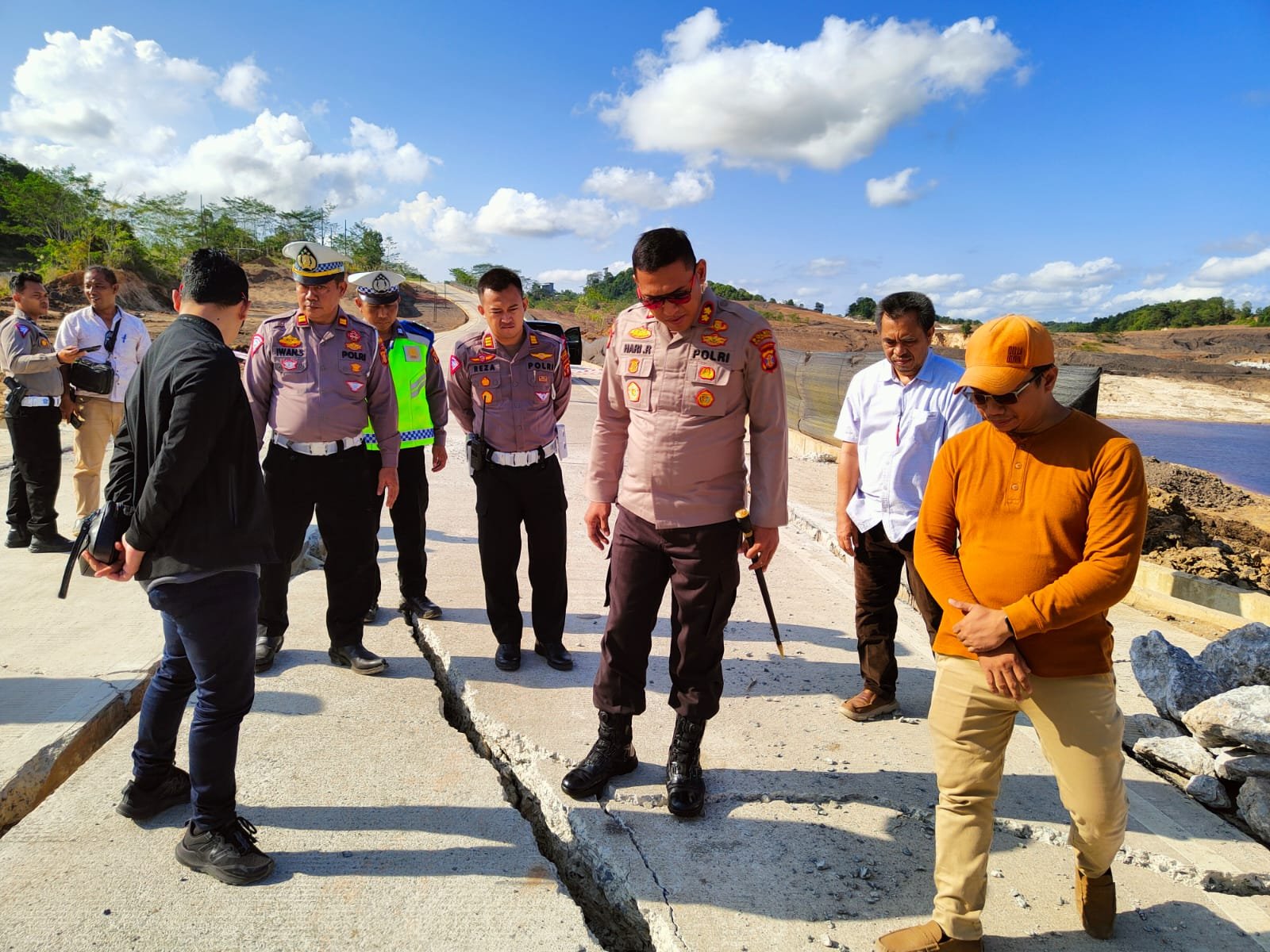 Telan Biaya Pembangunan Rp 14 Miliar Belum Genap Setahun, Jalur Utama Sanga-Sanga - Dondang Kukar Ambruk