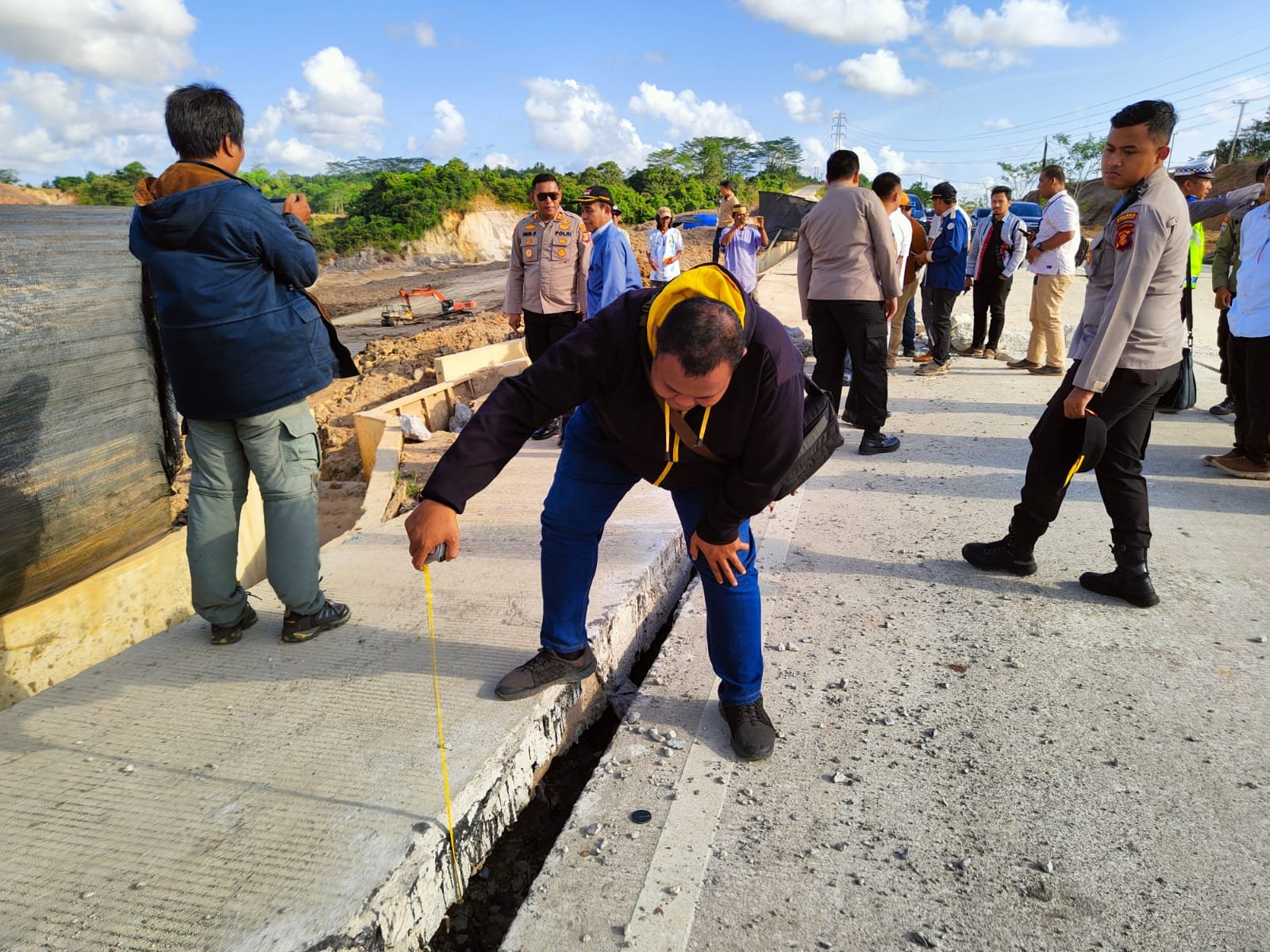 Telan Biaya Pembangunan Rp 14 Miliar Belum Genap Setahun, Jalur Utama Sanga-Sanga - Dondang Kukar Ambruk