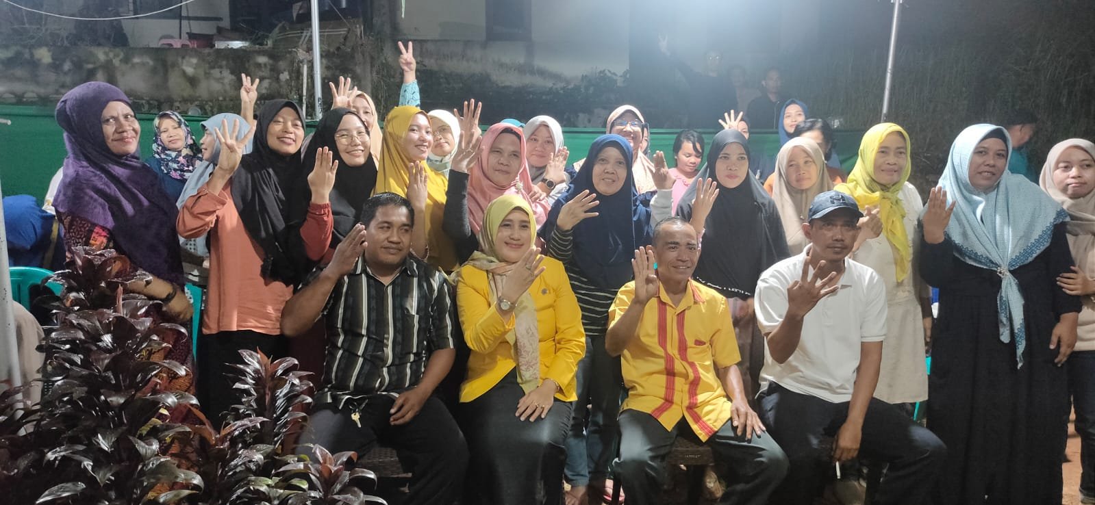 Di Reses Suriani, Pendidikan, Sarana Air Bersih, Semenisasi Jalan dan Bantuan Beasiswa