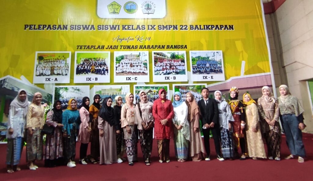 Selamat kepada siswa-siswi angkatan ke-14 SMPN 22 Balikpapan atas kelulusan 100%! Kepala SMPN 22 Balikpapan, Ibu Sunarmi, bangga dengan prestasi 309 siswa-siswi yang lulus.