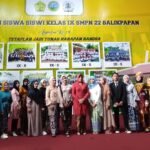 Selamat kepada siswa-siswi angkatan ke-14 SMPN 22 Balikpapan atas kelulusan 100%! Kepala SMPN 22 Balikpapan, Ibu Sunarmi, bangga dengan prestasi 309 siswa-siswi yang lulus.