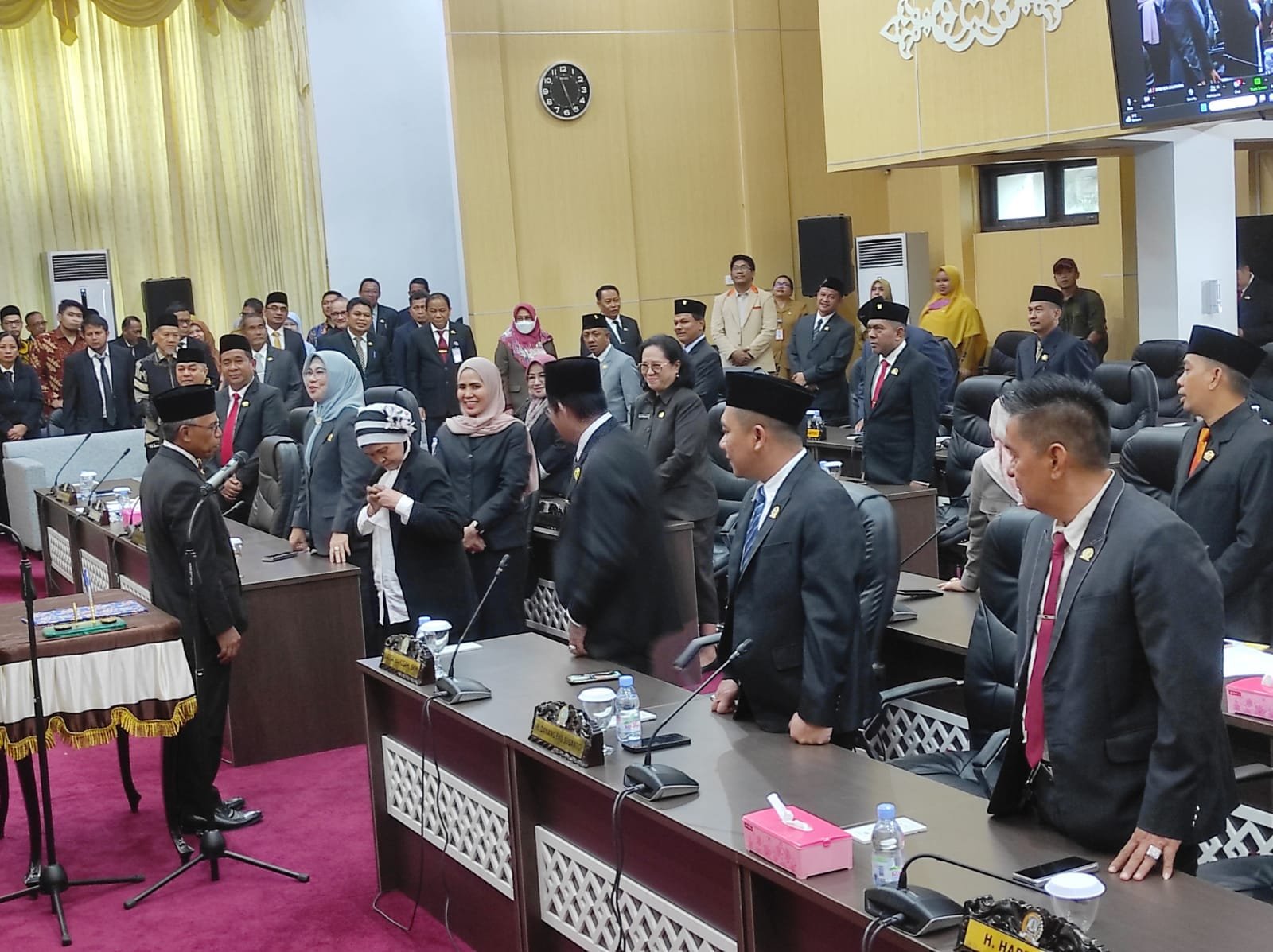 Wakil Ketua DPRD Balikpapan Lantik Anggota Legislatif PAW, Hj Wahidah Gantikan Hassanudin PROKALTIM 2 Wakil Ketua DPRD Balikpapan Lantik Anggota Legislatif PAW, Hj Wahidah Gantikan Hassanudin