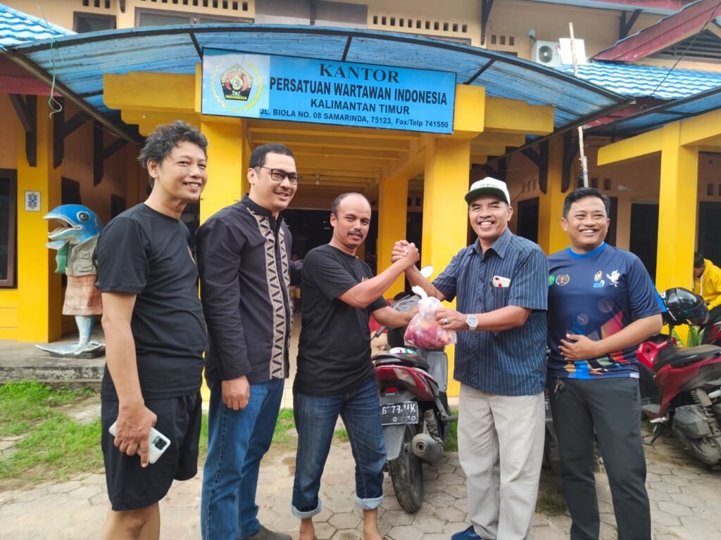 PWI Kaltim Salurkan 150 Paket Kurban dalam Kegiatan Rutin Tahunan