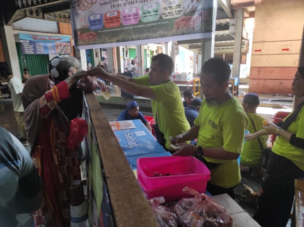 Persatuan Pedagang Tradisional Rapak Plaza Bersama Musala Al Fajar Rapak Plaza Sembelih 20 Ekor Sapi