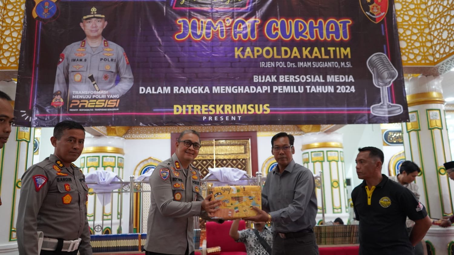 Wadir Binmas Pimpin Diskusi Jumat Curhat Polda Kaltim di Masjid Amirulhaq Uniba