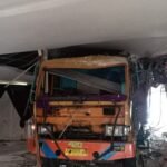 Truk Fuso Masuk ke Acara Resepsi Pernikahan di Gedung Kesenian