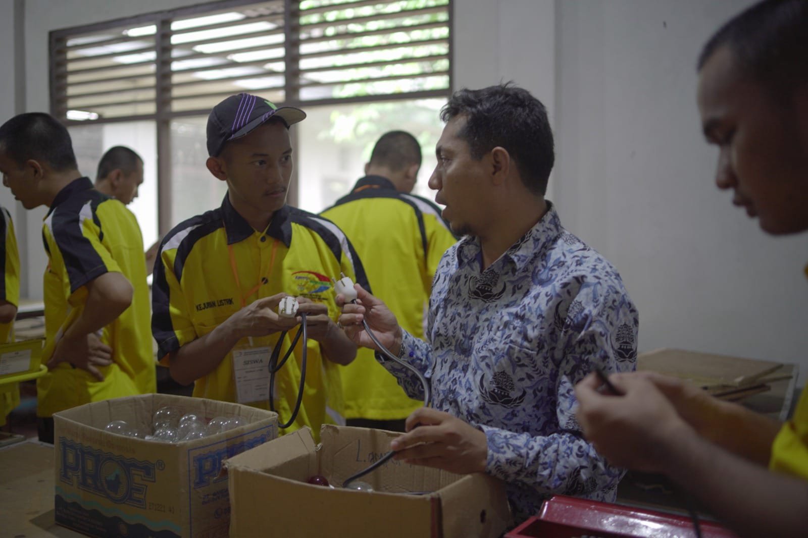 Lewat Program TJSL Pendidikan Kompetensi, PLN UIP KLT beri Akses Pendidikan Berkualitas untuk Masyarakat PROKALTIM 2 Lewat Program TJSL Pendidikan Kompetensi, PLN UIP KLT beri Akses Pendidikan Berkualitas untuk Masyarakat