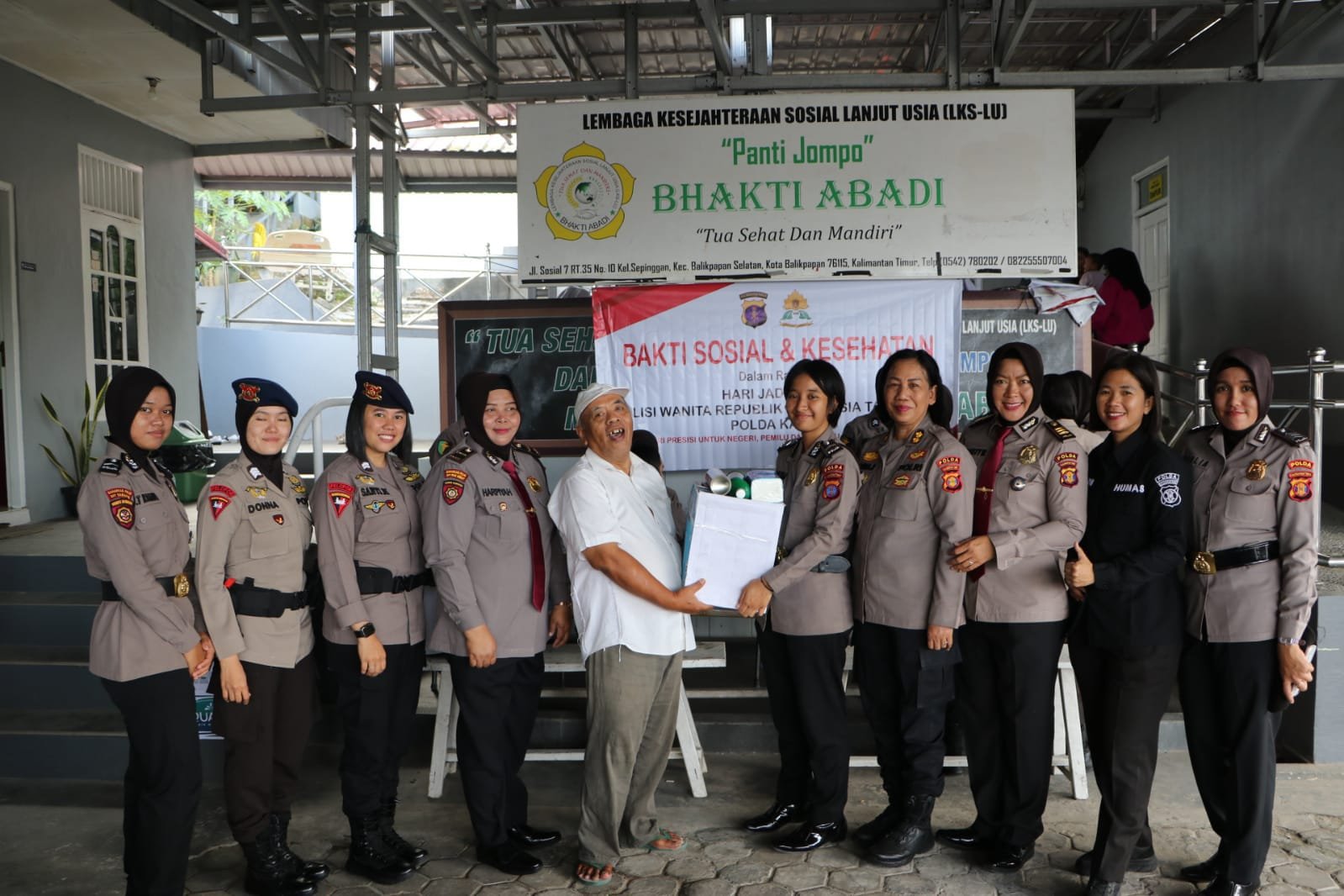 Peringati Hari Jadi Polwan ke-75, Polwan Polda Kaltim Gelar Bakti Sosial dan Kesehatan