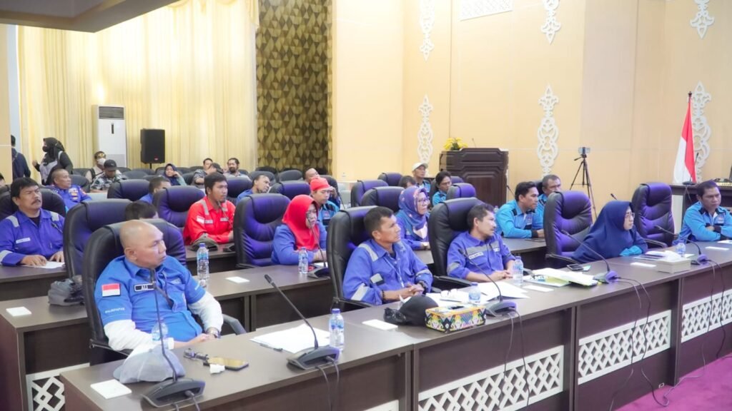 Ratusan SP Buruh Pertamina RU-V Tuntut Kenaikan Gaji, Ngadu di Kantor DPRD Balikpapan