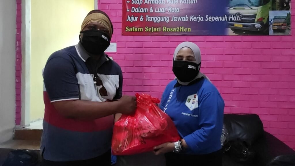 Tim Henjelina Humanis Jiwa Kembali Berbagi di Jumat Berkah