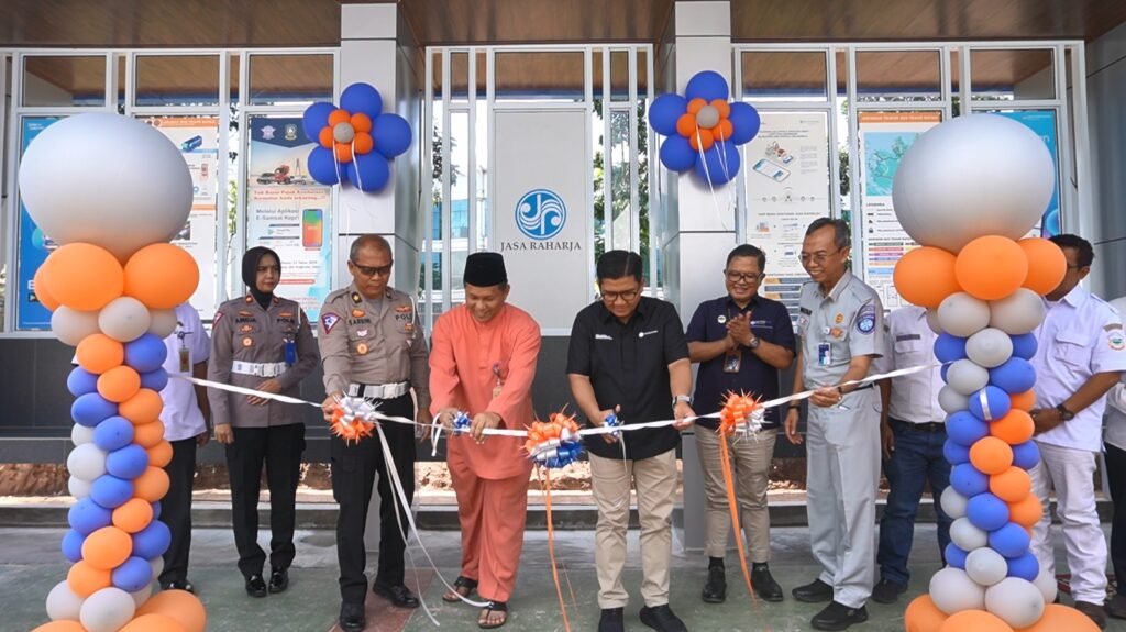 Tingkatkan Fasilitas dan Keselamatan Pengguna Angkutan Umum, Jasa Raharja Hibahkan Satu Unit Halte ke Pemkot Batam