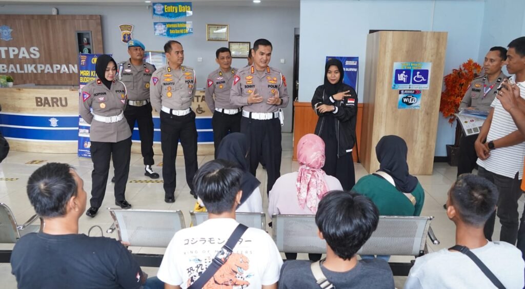 Dir Lantas Polda Kaltim Pantau Pembuatan SIM Untuk Penyandang Disabilitas Tuna Rungu