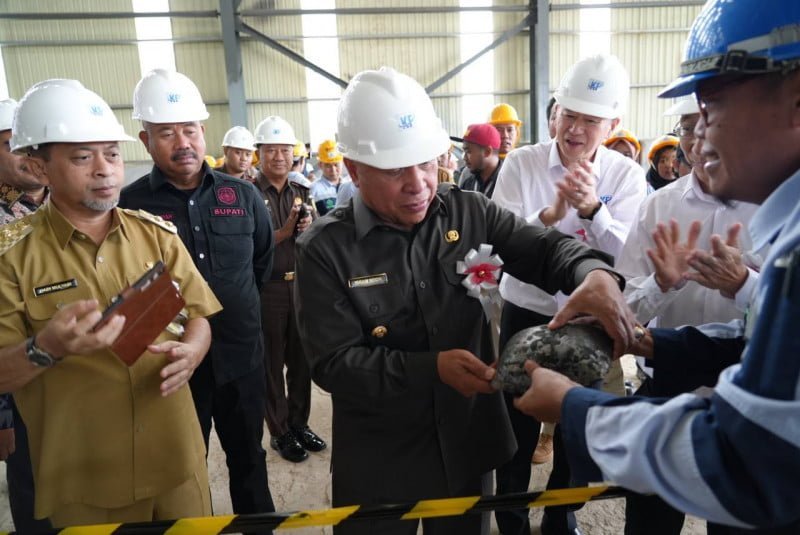 ubernur Kaltim H Isran Noor memimpin