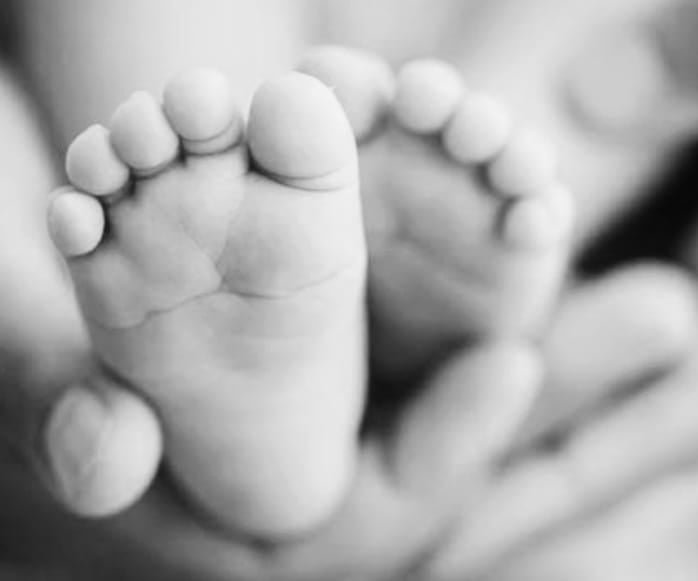 Tega!!! Ibu Sayat Leher Bayinya Usai Dilahirkan