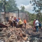 Respon Cepat Brimob Kaltim Padamkan Api di Karangjoang Transad Balikpapan Utara