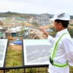 Hari Kedua di IKN, Presiden Jokowi Bersama Para Menteri Tinjau Pembangunan Istana Presiden