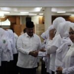 Bupati Kukar, Edi Damansyah, saat melantik pejabat struktural, pengawas, administrator dan kepsek