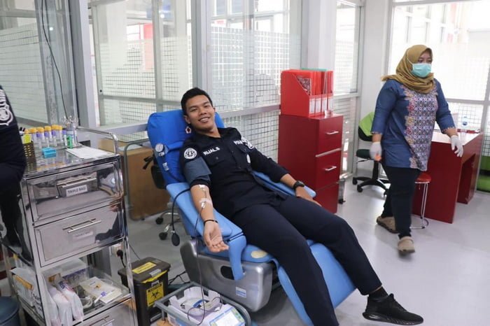 Donor Darah Humas Polda Kaltim di PMI Balikpapan