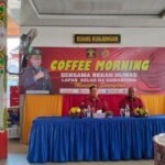 Hudi Ismono Kalapas Samarinda didampingi Wahid Humas Lapas Samarinda saat menggelar coffe morning. (Foto: Ps)