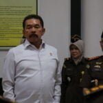 Kejagung RI ST Burhanuddin saat berada di kantor Kejari Kukar didampingi Kajari Kukar Tommy Kristianto. (Foto: Penkum Kejari Kukar)