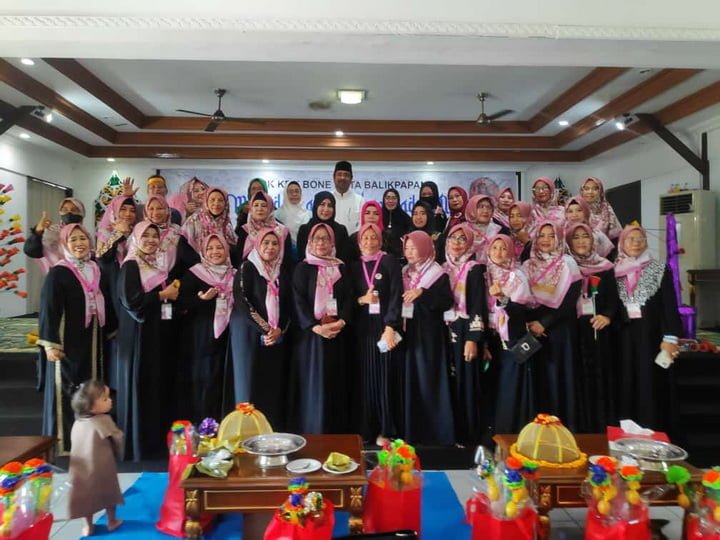 Dewan Pengurus Kota (DPK) Kerukunan Perantau Masyarakat Bone (KPM Bone) Kota Balikpapan menggelar Peringatan Maulid Nabi Muhammad SAW 1445 Hijriah.