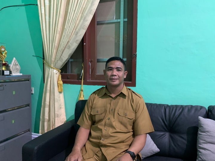 Operator Sistem Informasi Administrasi (SIA) Kecamatan Anggana, Hairani (Foto: Ozn)