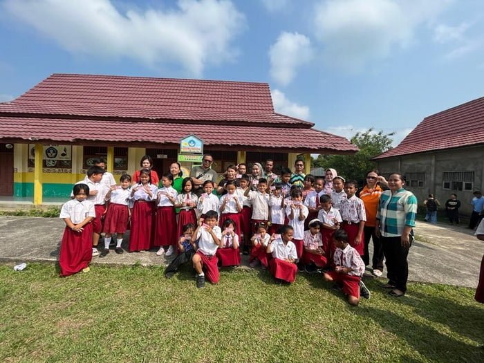 Para Murid Sd di Kecamatan Tabang mendapatkan pelayanan KIA (Foto Ozn)