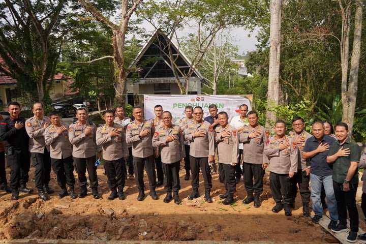 Peringati HUT Ke-72 Humas Polri, Bid Humas Polda Kaltim Tanam Pohon