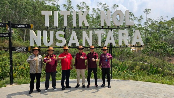 Staf Ahli (Sahli) Bidang Penguatan Reformasi Birokrasi, Dr. Asep Kurnia dan Staf Khusus (Stafsus) Menteri Hukum dan HAM bidang Pengamanan dan Intelijen Krismono melakukan kunjungan ke Ibu Kota Negara Nusantara (IKN).